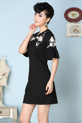 深圳諾伊娜服飾供應歐美風格2014夏款女裝繡花連衣裙 荷葉袖針織裙N14115批發詳情